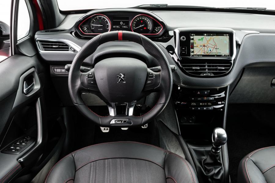 Торпедо Peugeot 208 GT 2016 года  (LA) (фото 19 из 25)